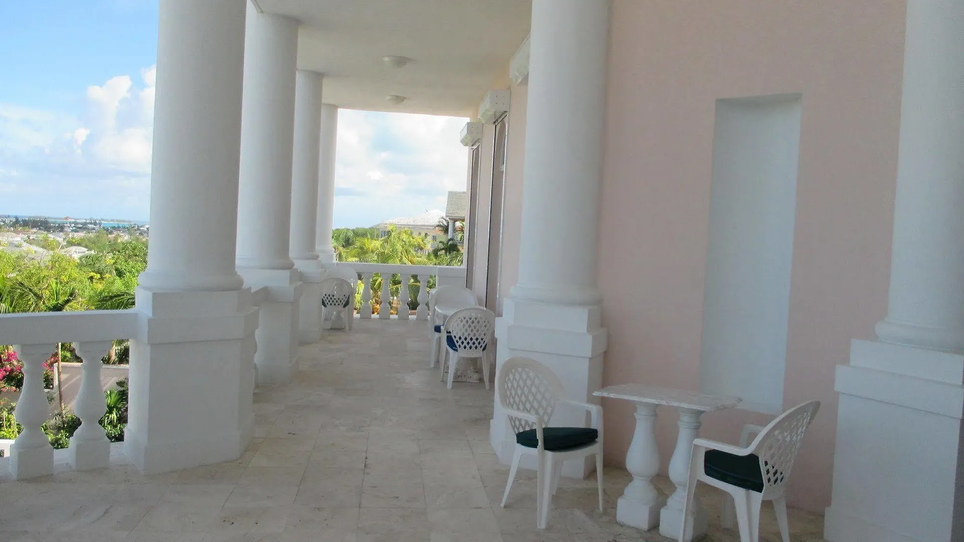 ***  Ocean West Boutique Hotel Nassau Bahamas